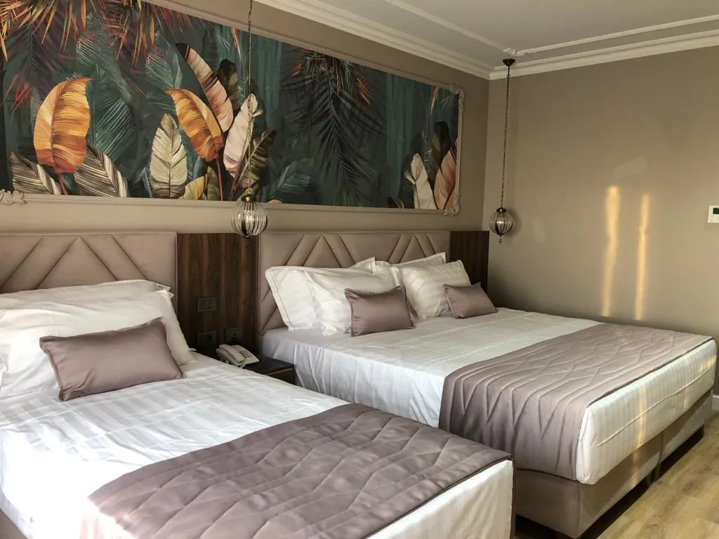 TRIPLE POOL VIEW Room, Premium Sunrise, Kavaje