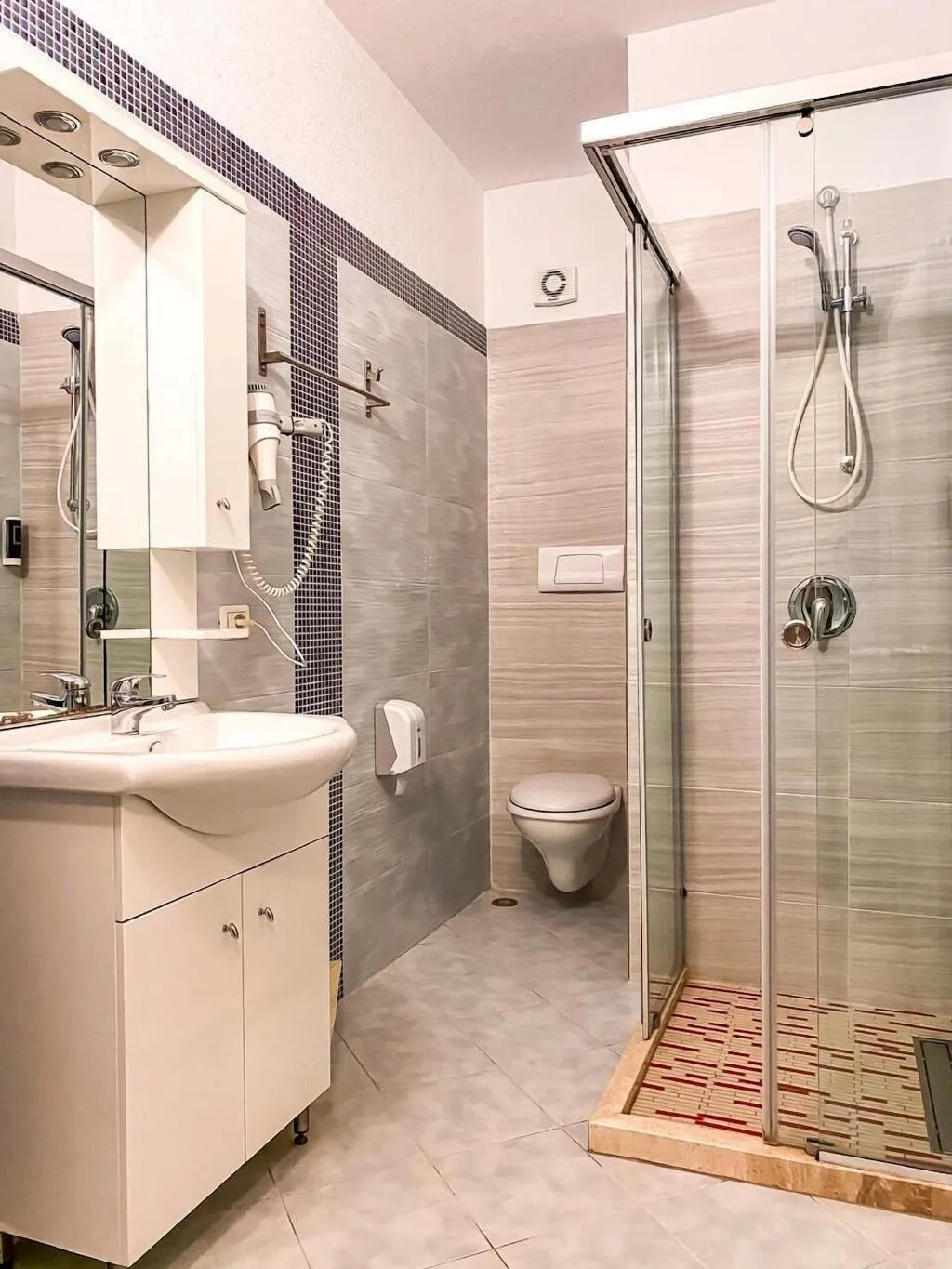 Room, Hotel Majestic, Durres