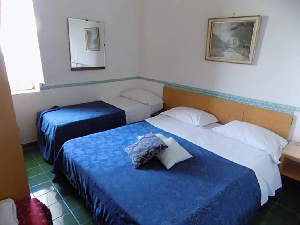 Room, O' Funaro, Naples