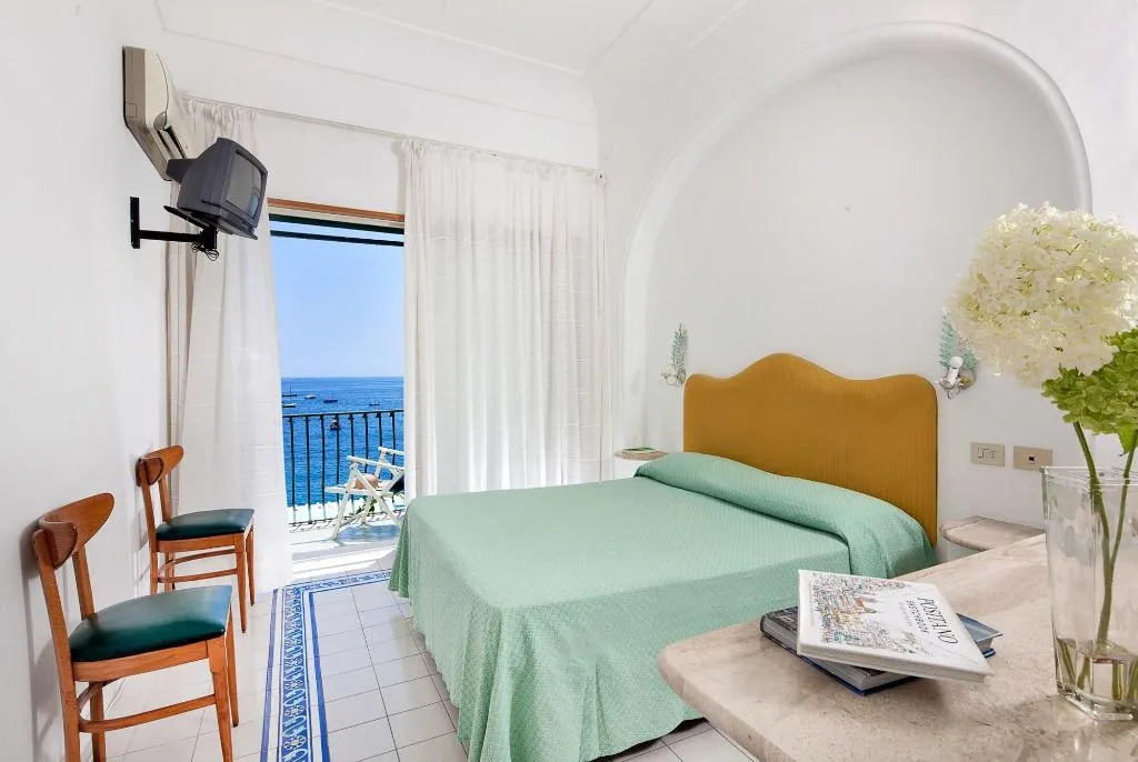 Room, Pupetto, Naples