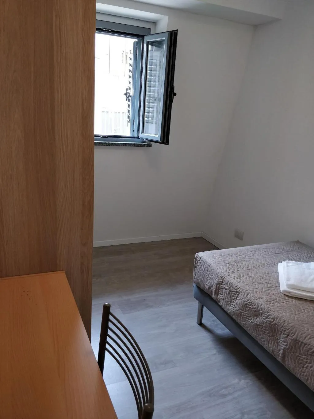 Room, Red Line Room Division, Milan