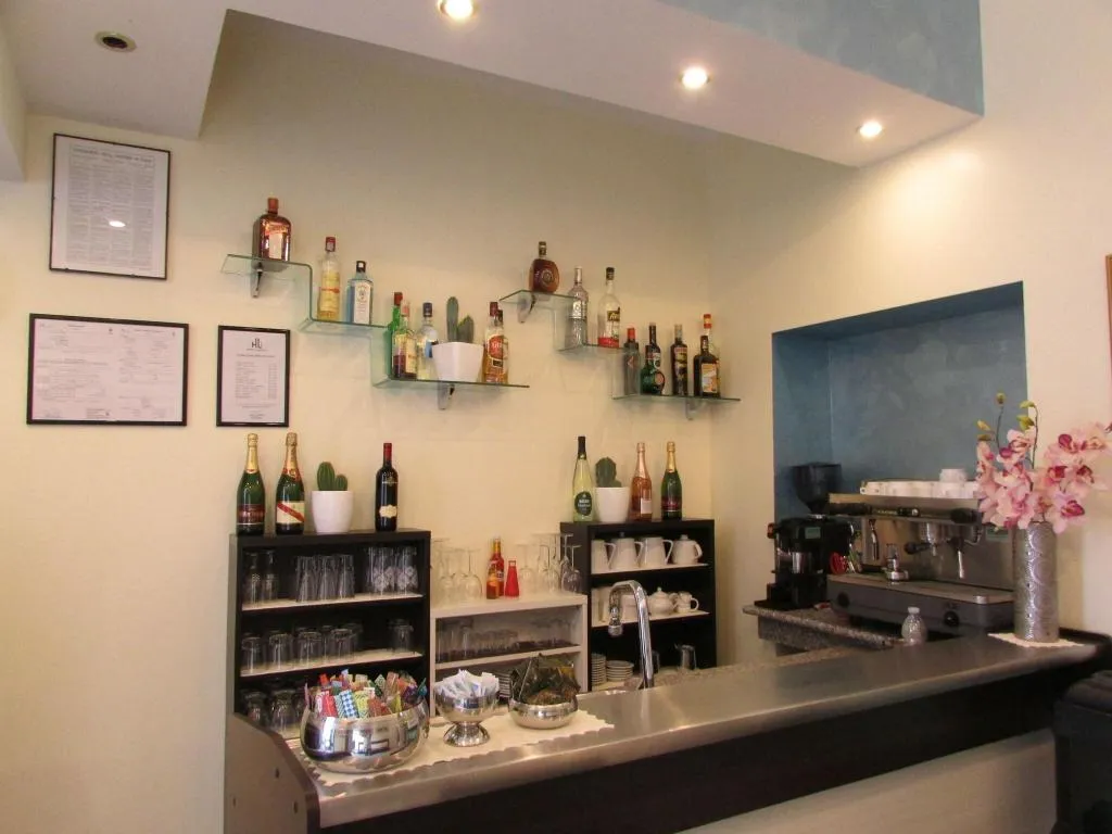 Bar, Loreto, Milan