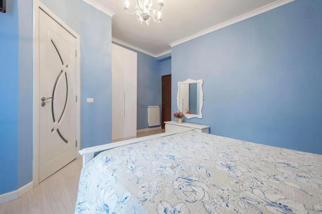Room, Ai 7 Scalini, Naples