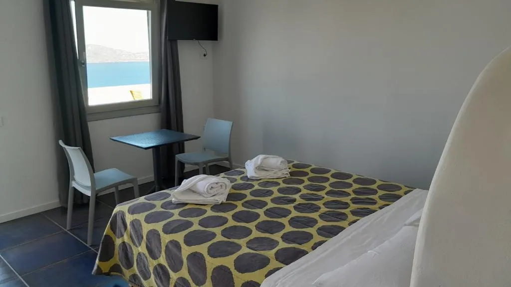 JUNIOR SUITE STANDARD Room, Manos Small World, Santorini