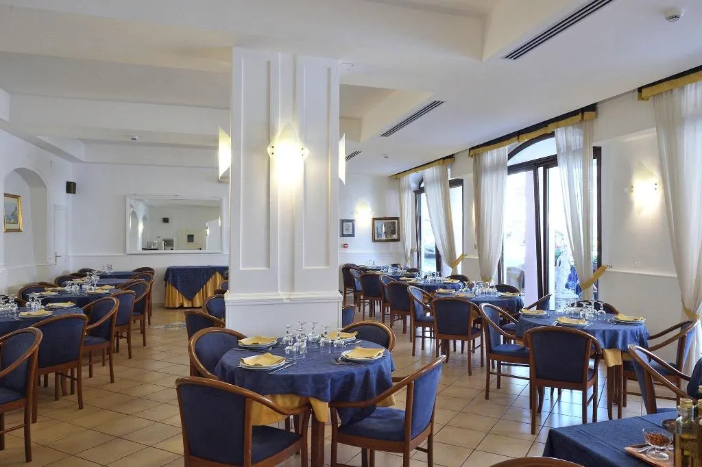 Restaurant, Hotel Settebello, Naples