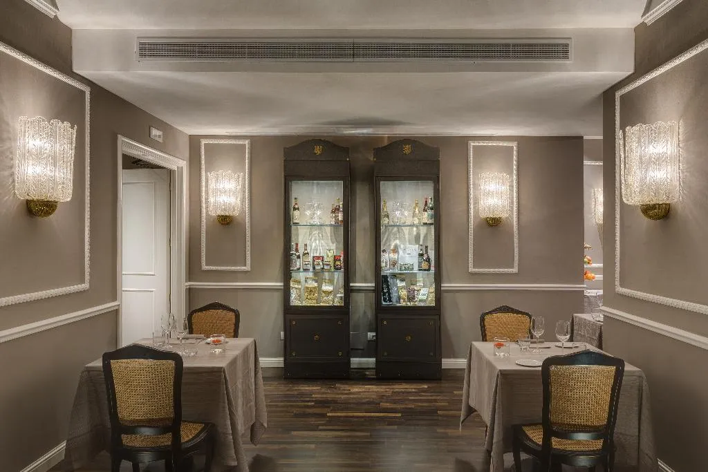 Restaurant, Plaza Lucchesi, Florence