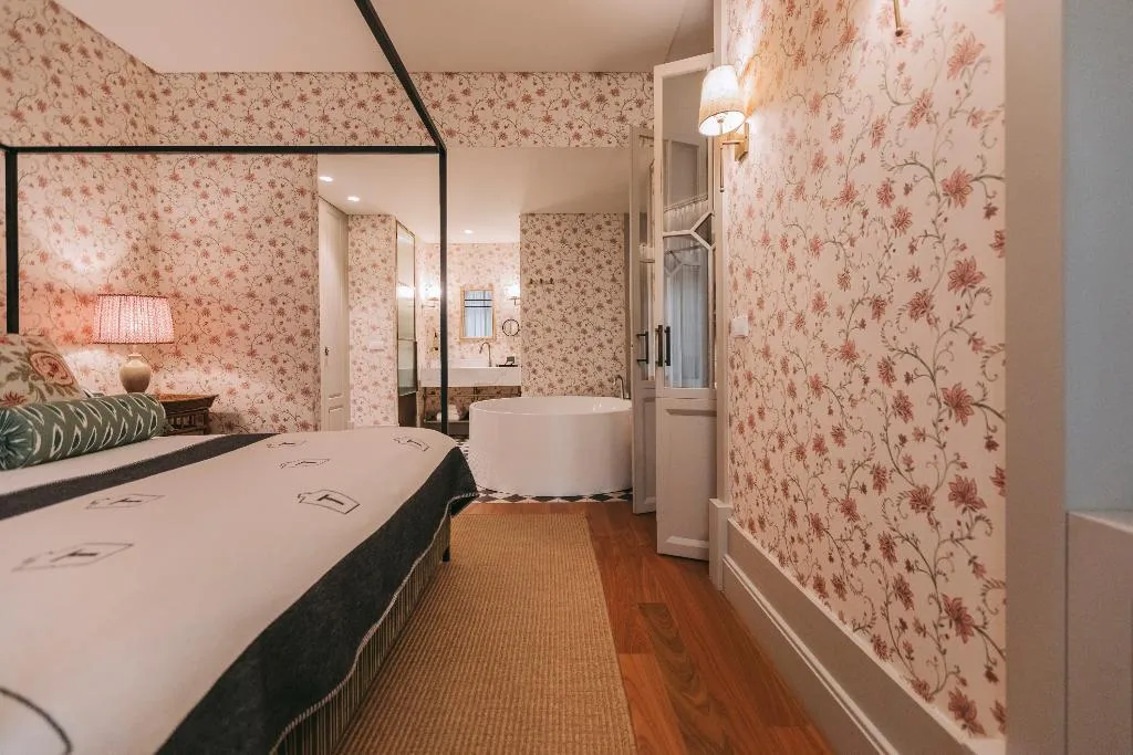 SUITE WITH JACUZZI Room, Torel Saboaria, Porto