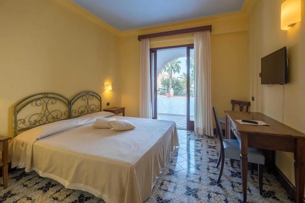 Room, Aktea, Catania
