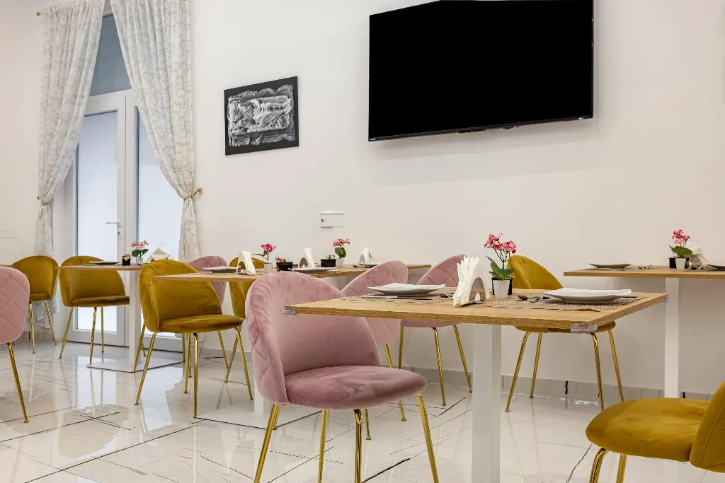 Restaurant, Palazzo Sant'Arcangelo, Naples