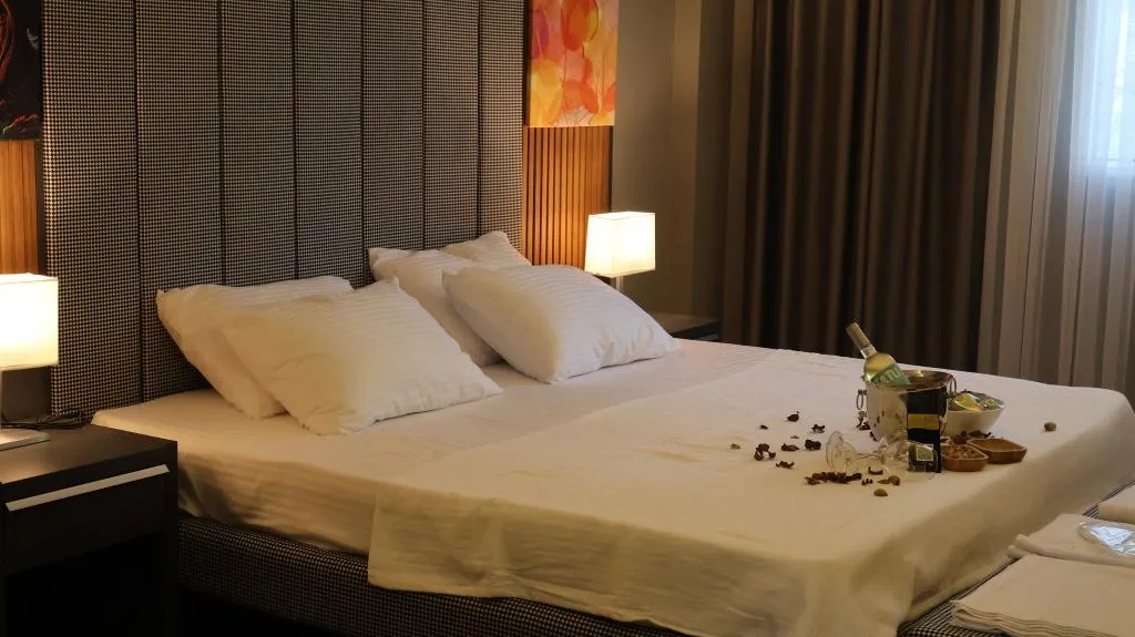 SUITE QUEEN SIZE BED Room, Diamond Elit Otel Bornova, Izmir