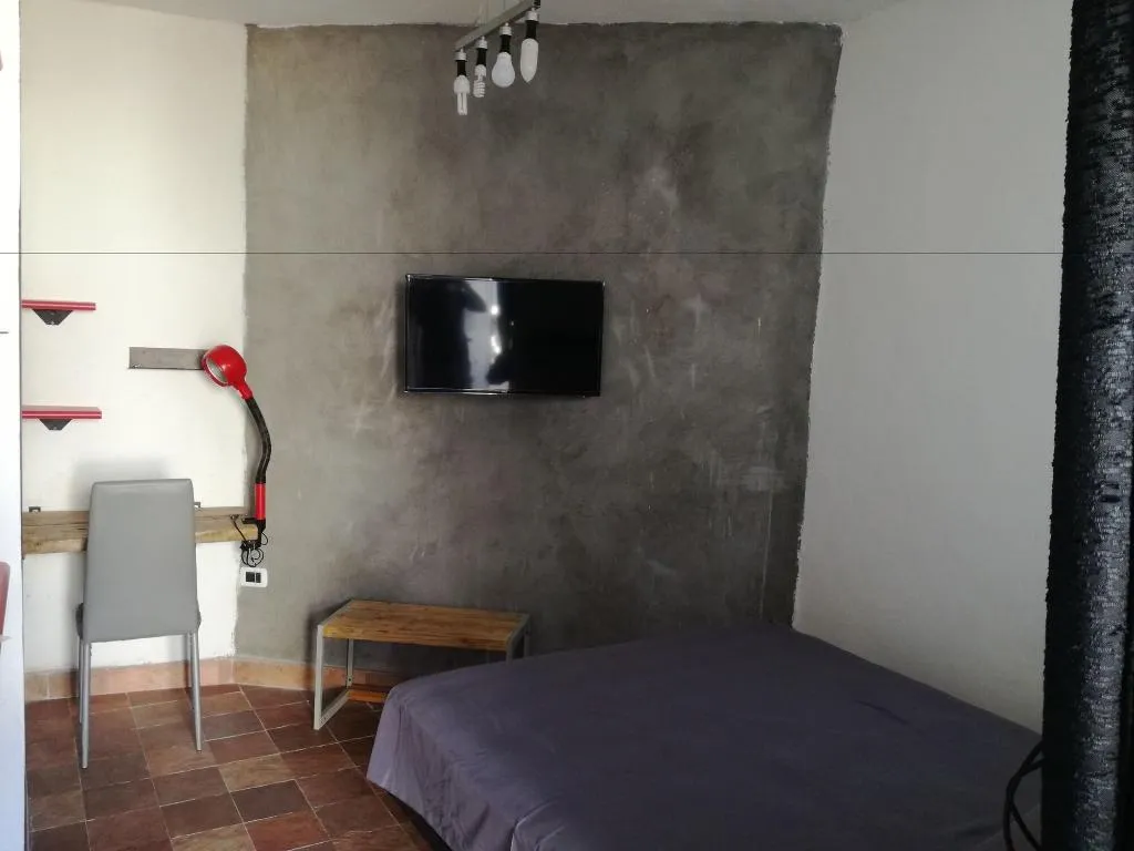 Room, B&B PompeiLog, Naples