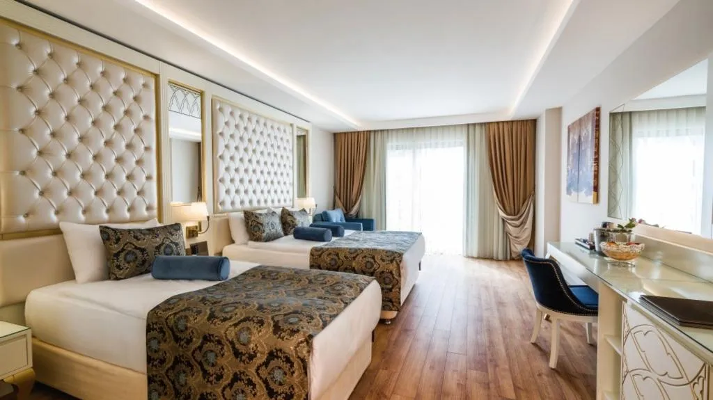FAMILY ROOM ONE BEDROOM ONE BATHROOM Room, Haydarpasha Palace, Antalya