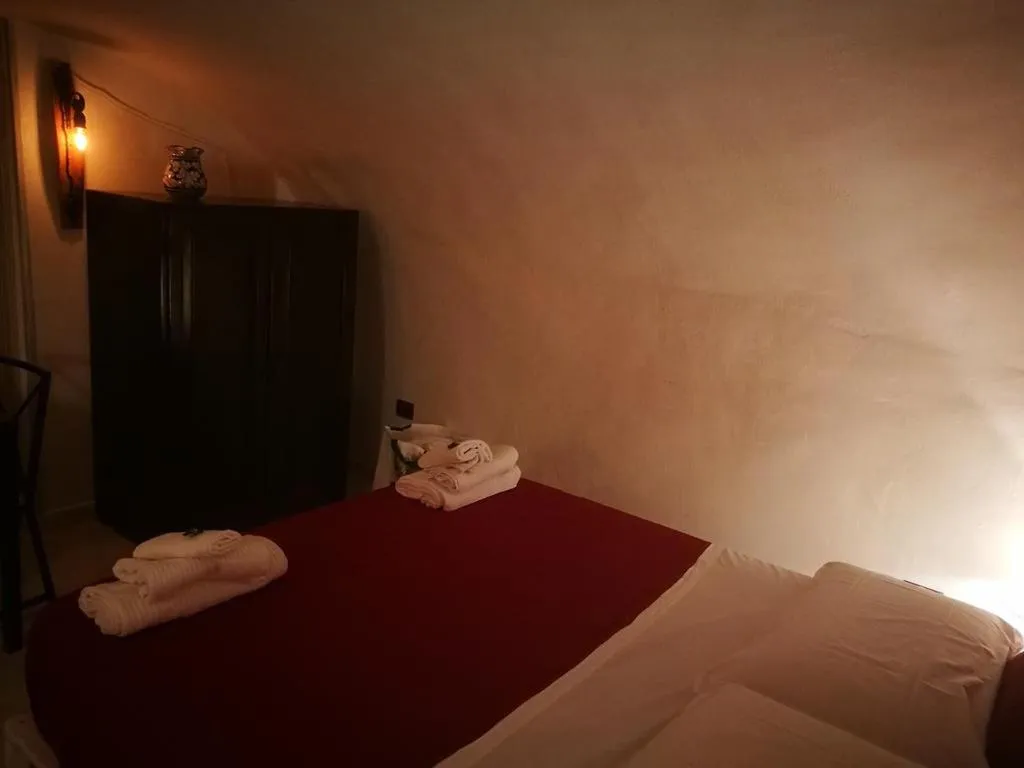 Room, B&B Domus Vinaria, Naples