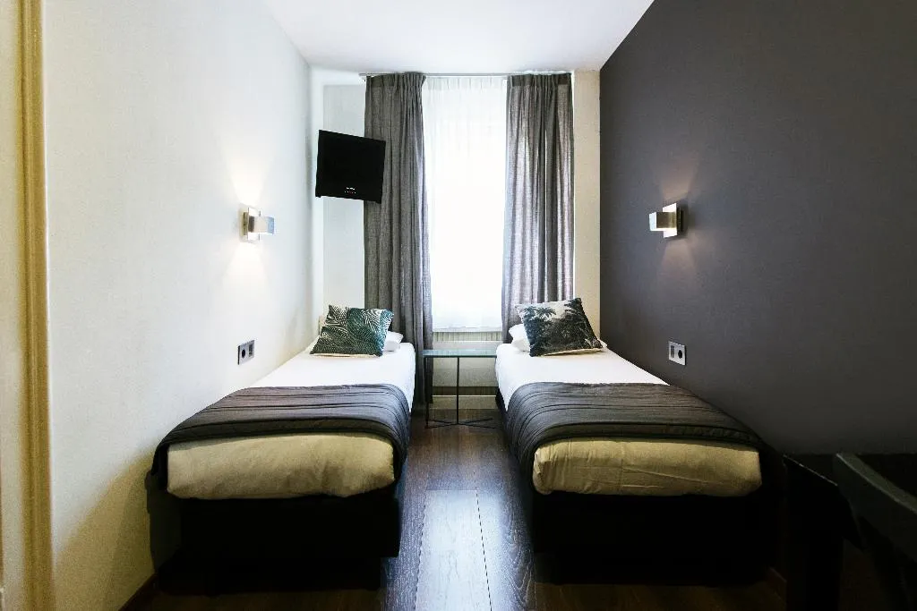 QUADRUPLE STANDARD Room, Quentin Amsterdam Hotel, Amsterdam