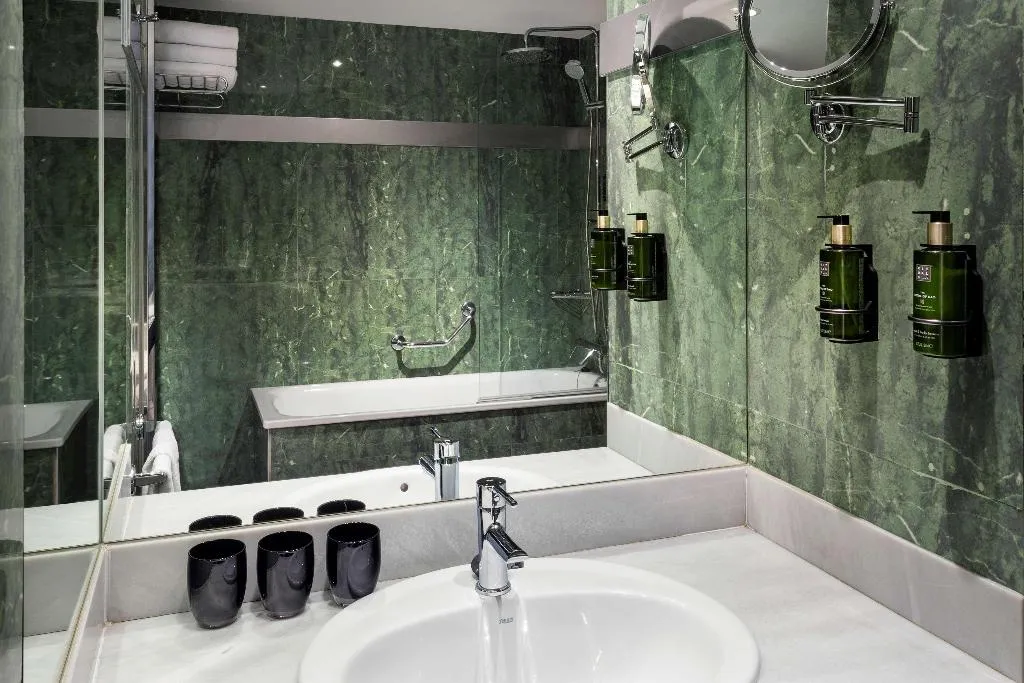 TRIPLE STANDARD Room, Melia Lebreros, Seville