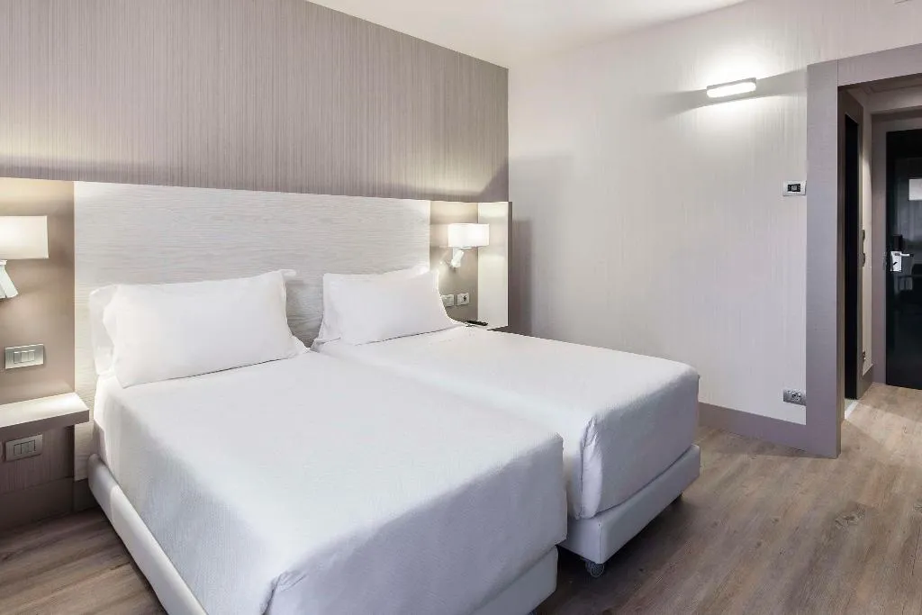 Room, NH Milano Congress Centre, Milan