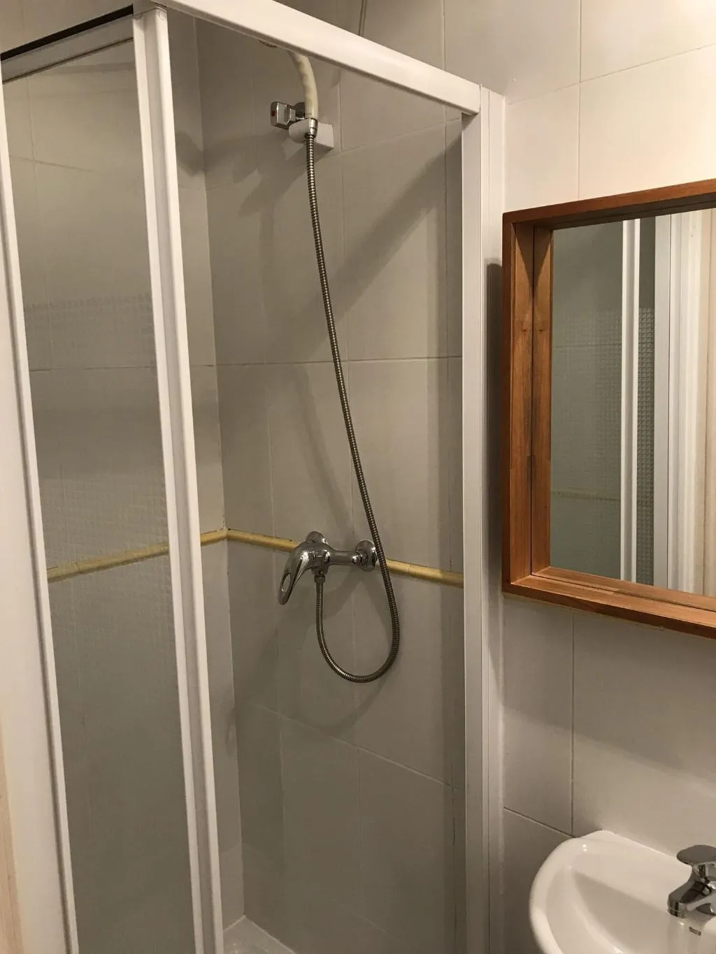 TRIPLE WITH SHARED BATHROOM Room, Hostal Apolo Xi, Madrid