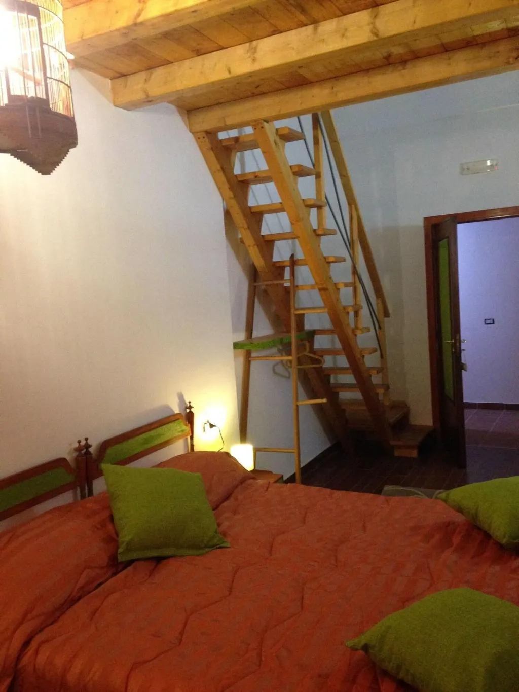 Room, B&B PompeiLog, Naples