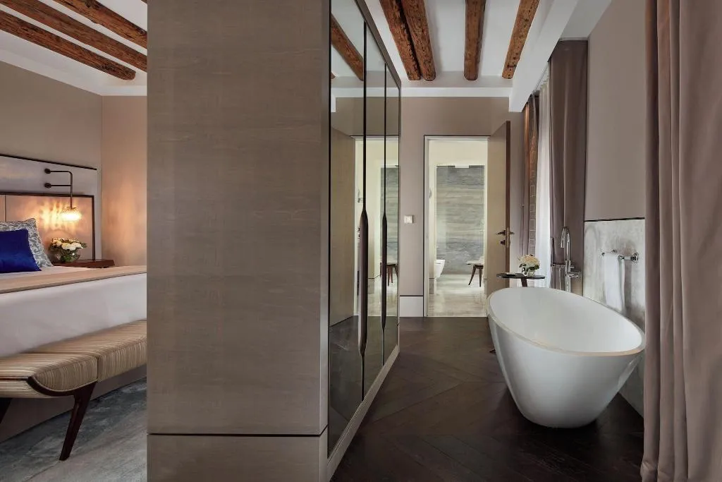 SUITE CANAL VIEW Room, The St Regis Venice, Venice
