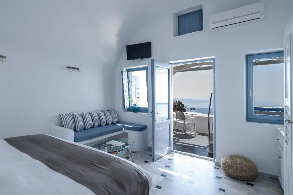 JUNIOR SUITE WITH JACUZZI Room, Pegasus Suites & Spa, Santorini