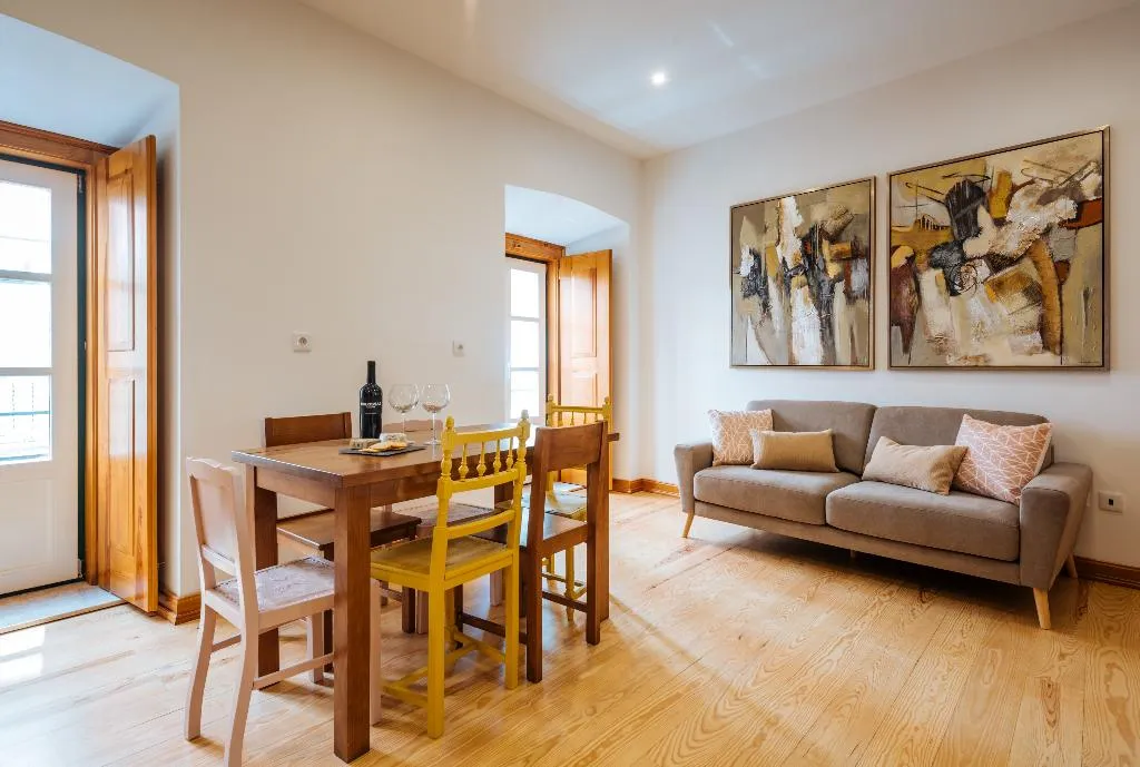 FAMILY ROOM TWO BEDROOMS ONE BATHROOM Room, Varandas De Lisboa, Lisbon