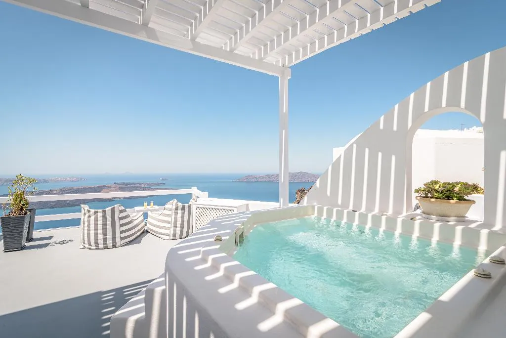 JUNIOR SUITE WITH JACUZZI Room, Avianto Luxury Suites, Santorini