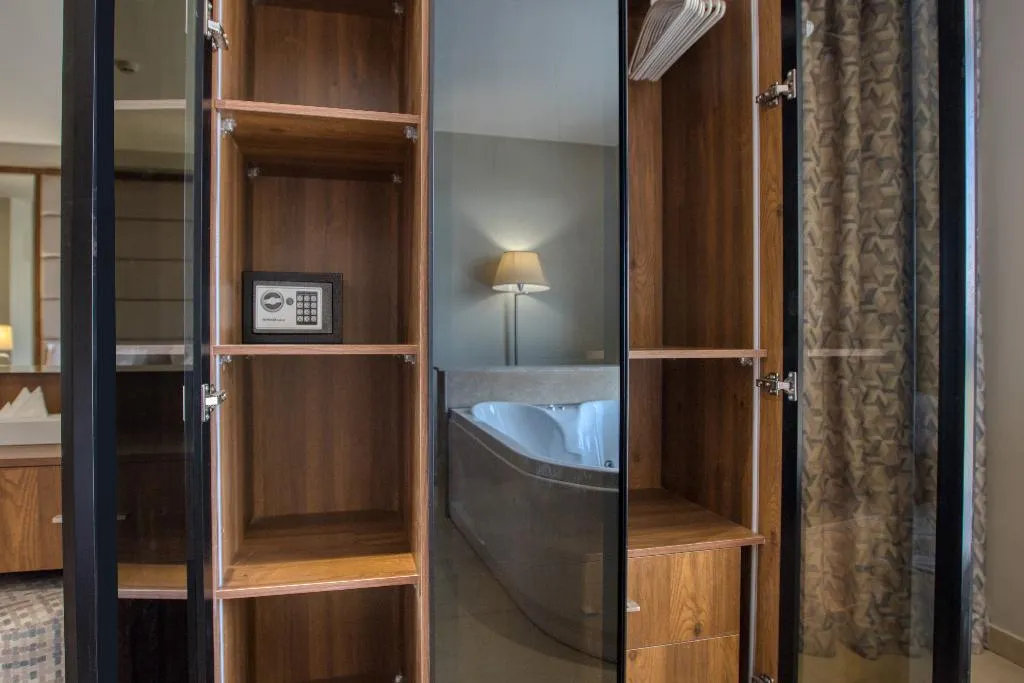 JUNIOR SUITE WITH JACUZZI Room, Nozol Pyramids Hotel & SPA, Cairo