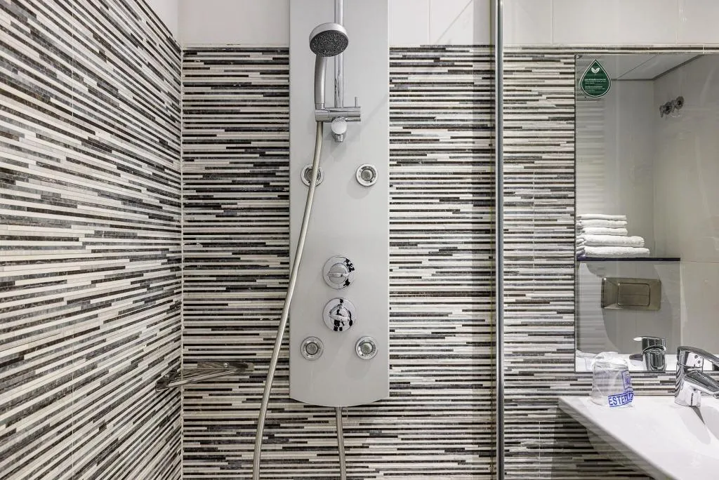 DOUBLE SINGLE USE SUPERIOR QUEEN BED Room, Ronda Lesseps, Barcelona