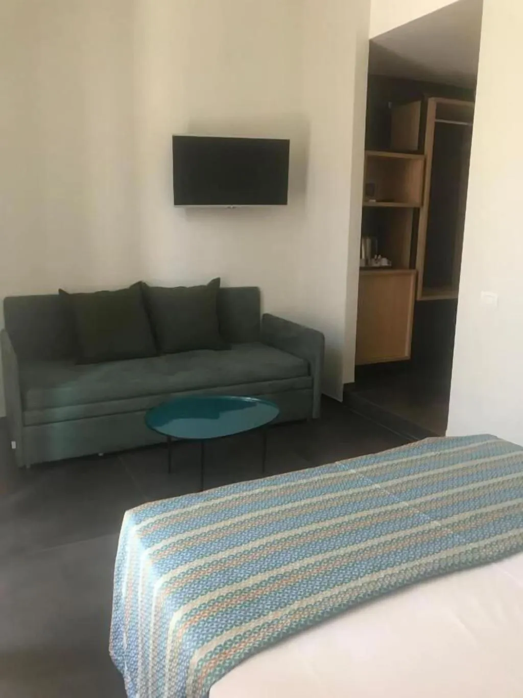 Room, Napoli Svelata, Naples