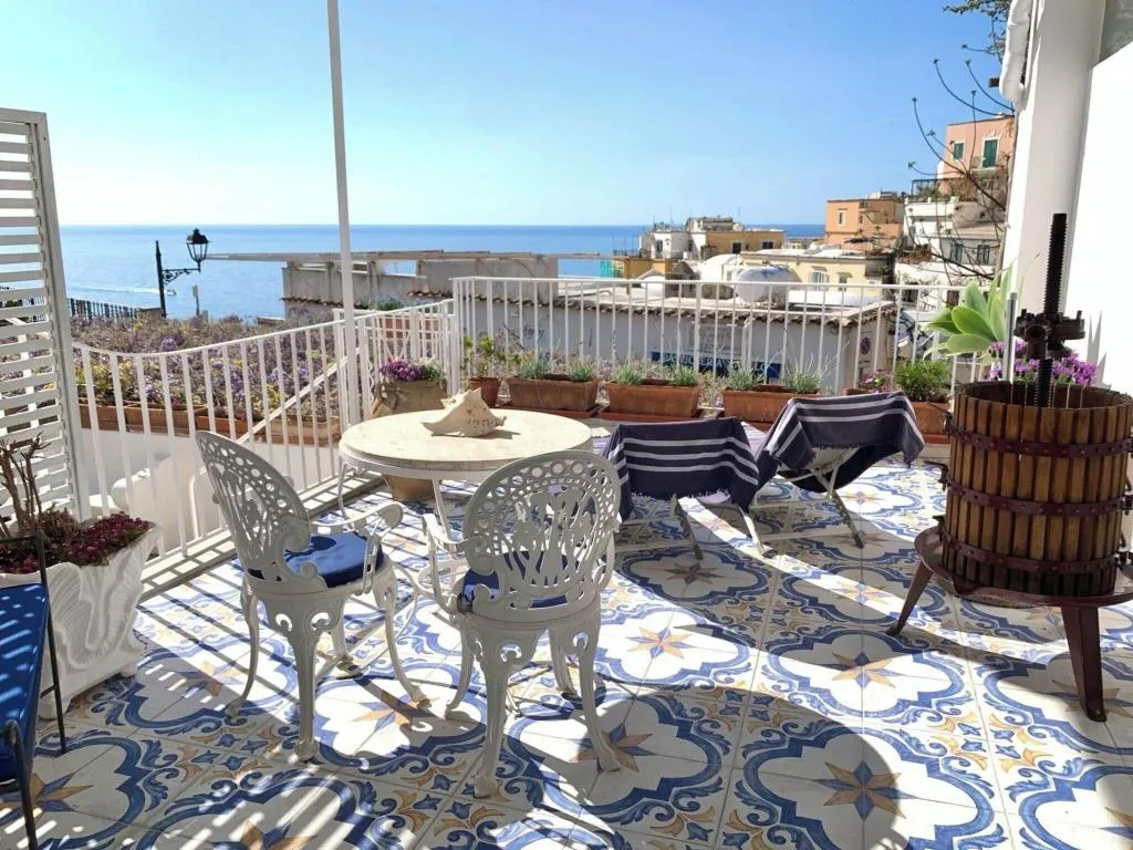 Terrace, Hotel Villa Delle Palme, Naples