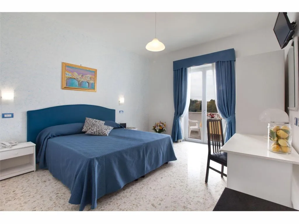 TWIN GARDEN VIEW WITH BALCONY Room, Hotel Britannia, Naples