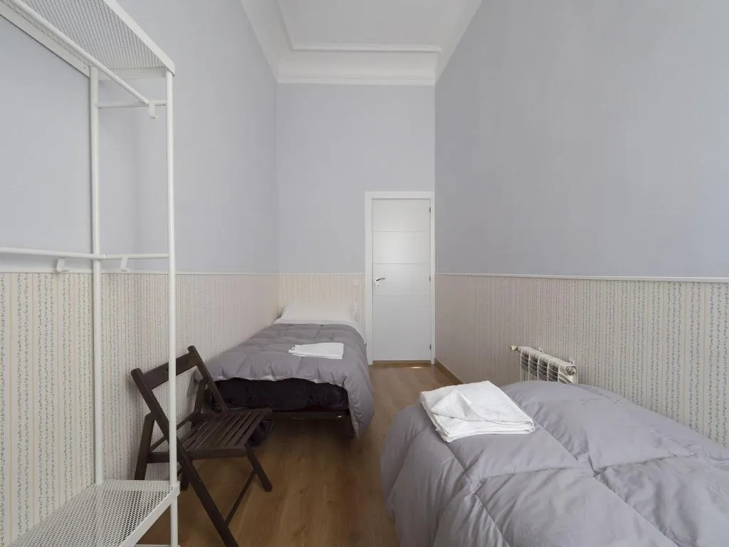 Room, Hostal Apolo Xi, Madrid