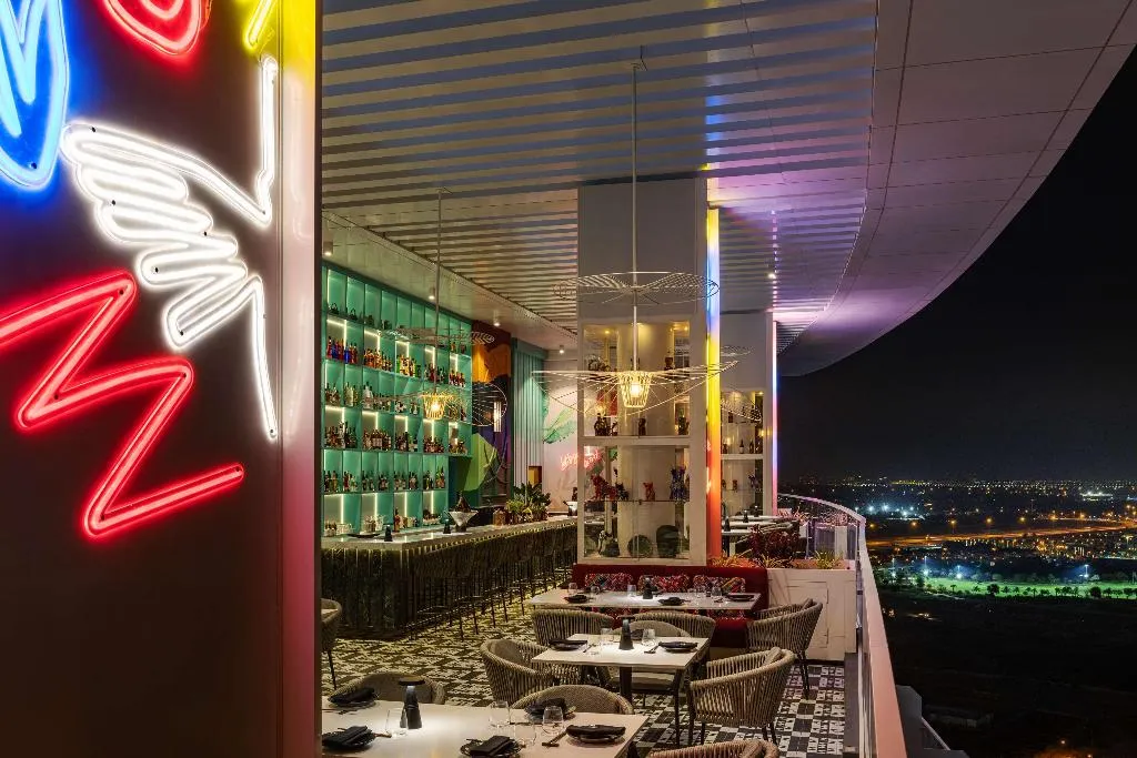 Bar, Radisson Dubai Damac Hills, Dubai