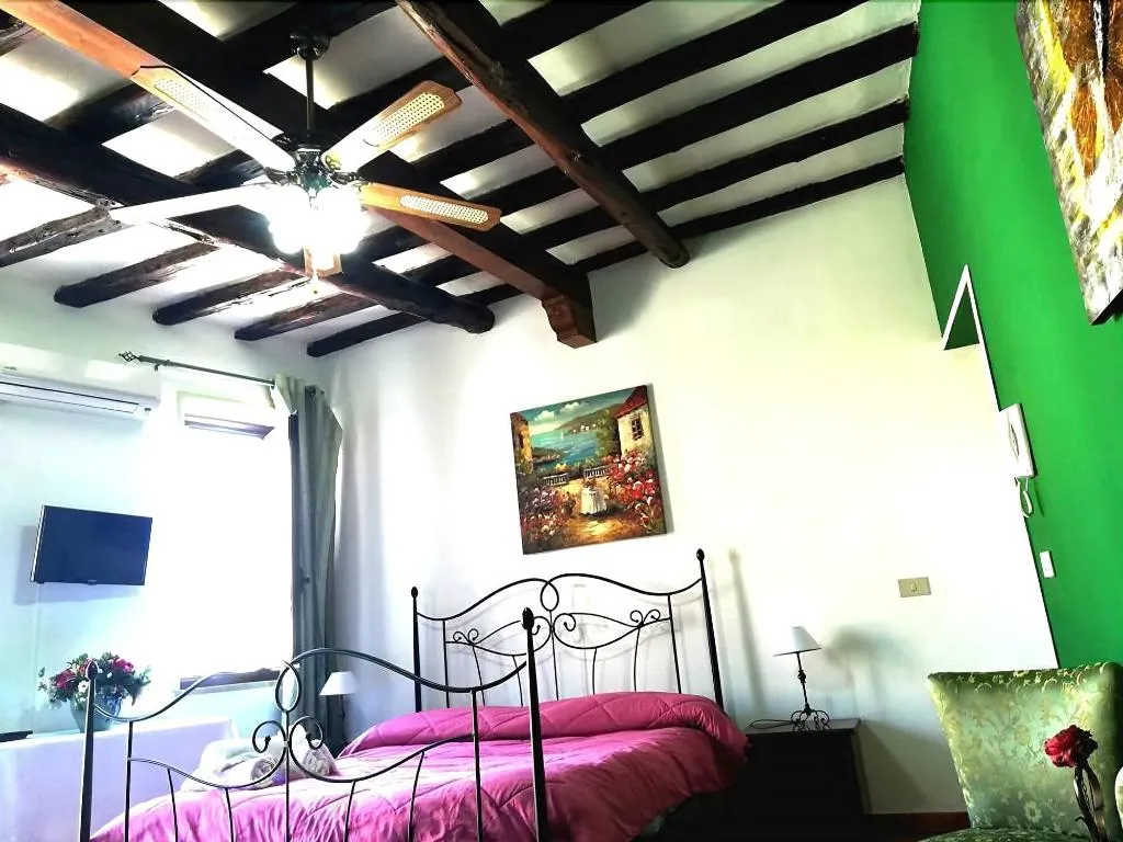 Room, Due Passi Dal Centro, Palermo