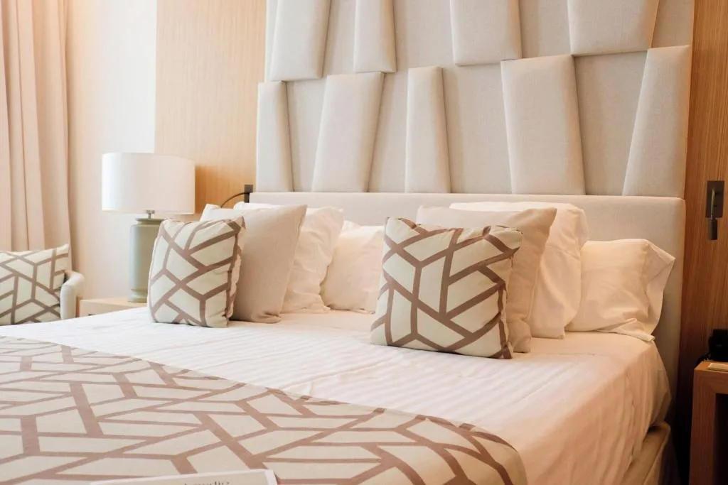 TRIPLE DELUXE QUEEN BED Room, Hospes Palau de la Mar Valencia, Valencia