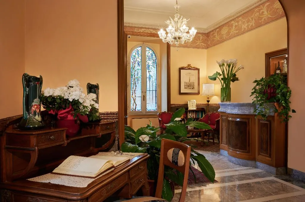 Lobby, Farnese, Rome