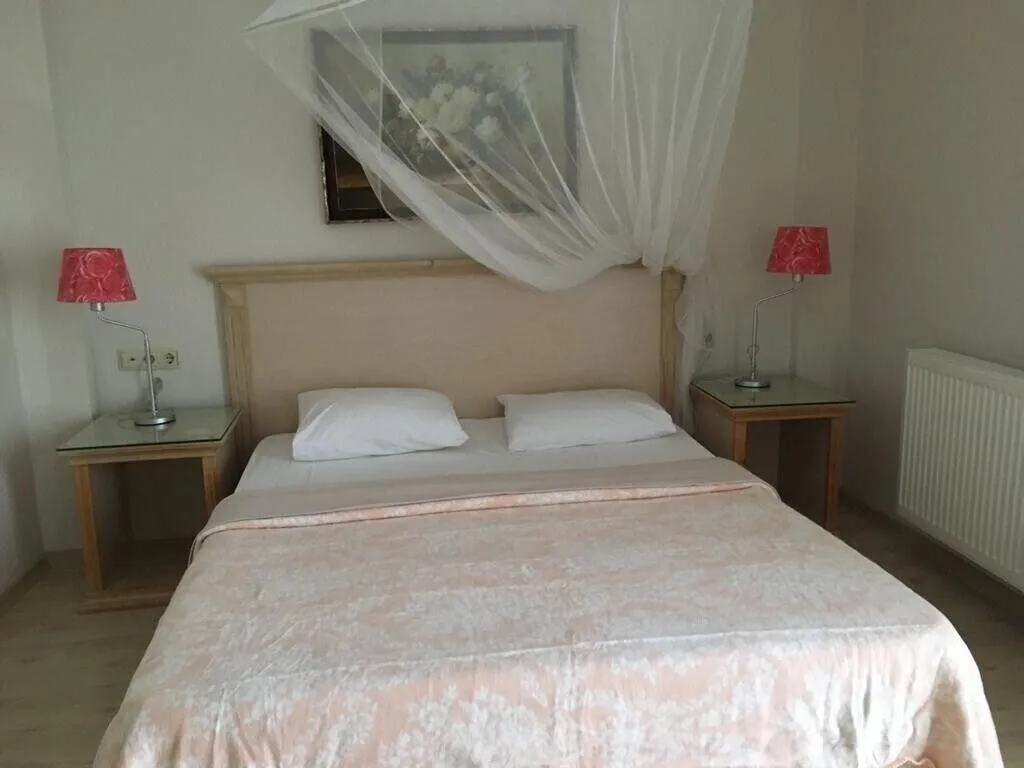 Room, Melaike, Izmir