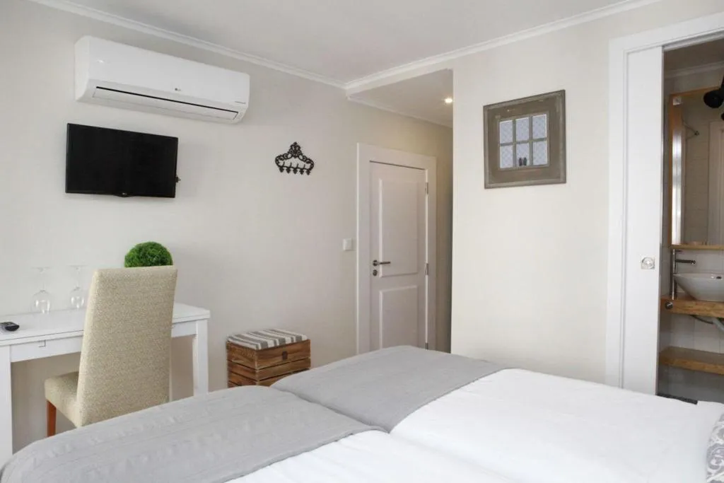 Room, Flores Guest House, Lisbon