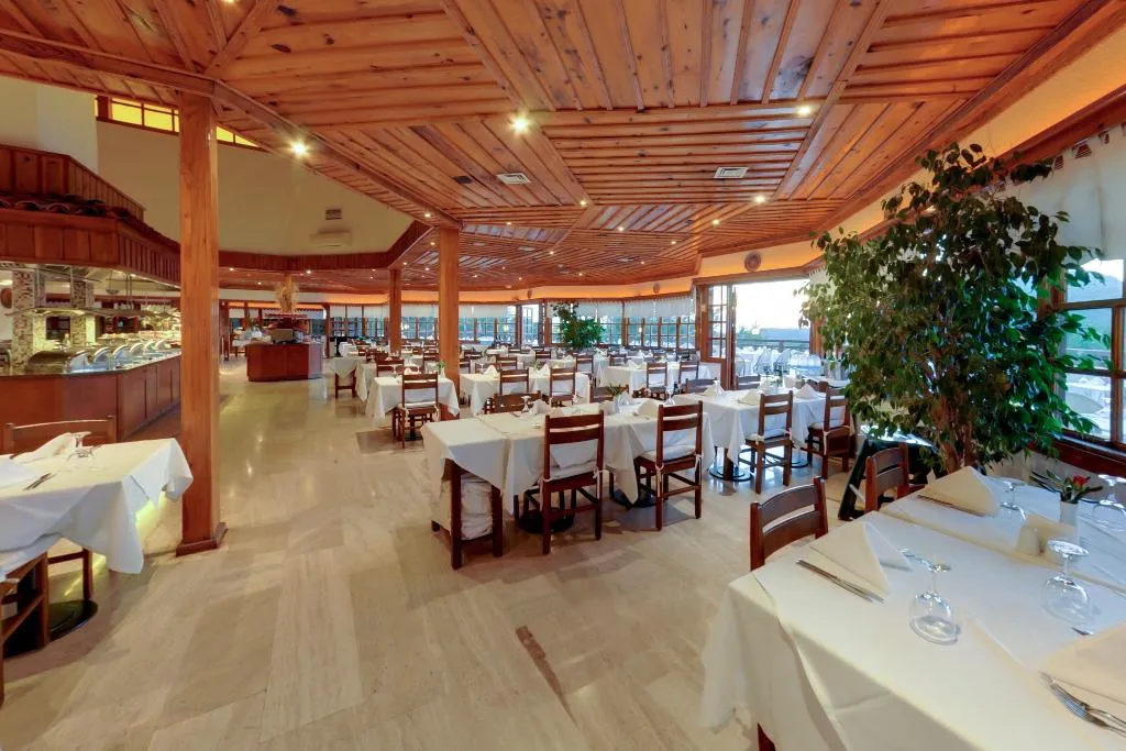Restaurant, Montana Pine, Dalaman