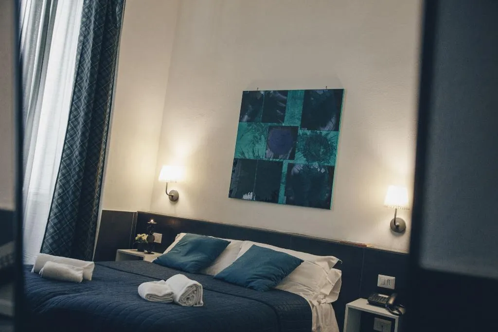 TRIPLE STANDARD Room, Ideal, Naples