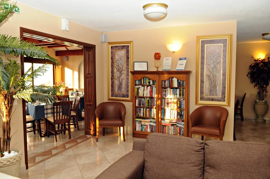 Lobby, Athena, Samos