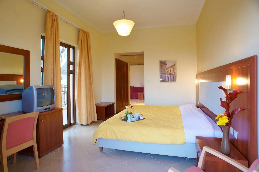 TRIPLE THREE BEDS Room, Parnis Palace Hotel, Athens