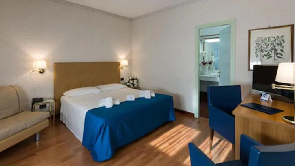 QUADRUPLE CLASSIC DOUBLE BED Room, Lombardia Milano, Milan