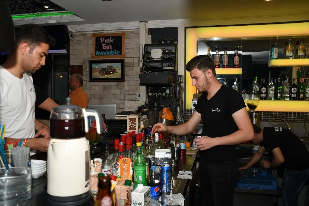 Bar, Club Dante, Dalaman