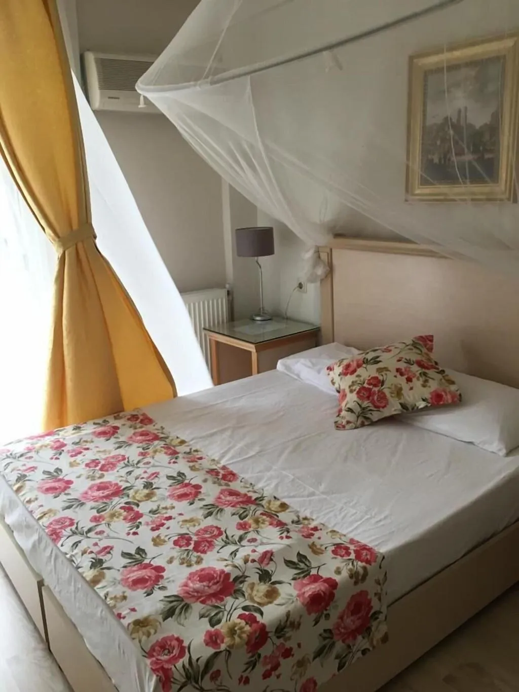 Room, Melaike, Izmir