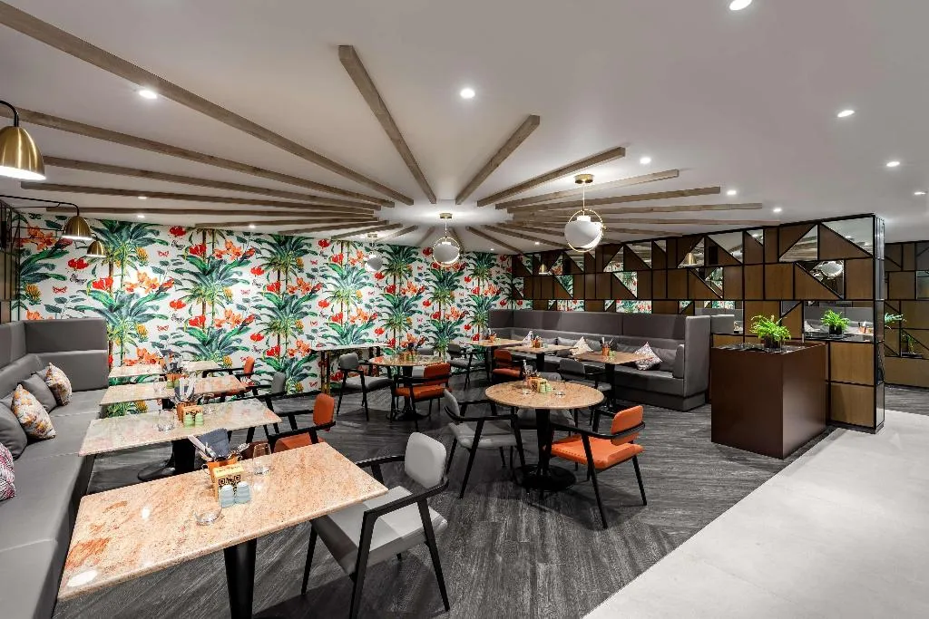 Restaurant, Radisson Dubai Damac Hills, Dubai