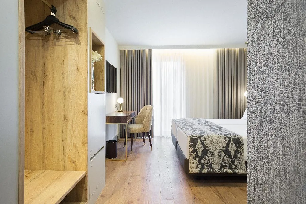 DOUBLE STANDARD Room, Acta The Avenue, Porto