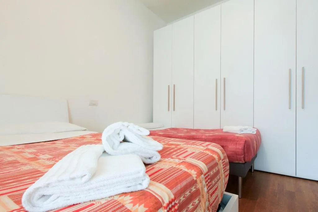 Room, Red Line Room Division, Milan