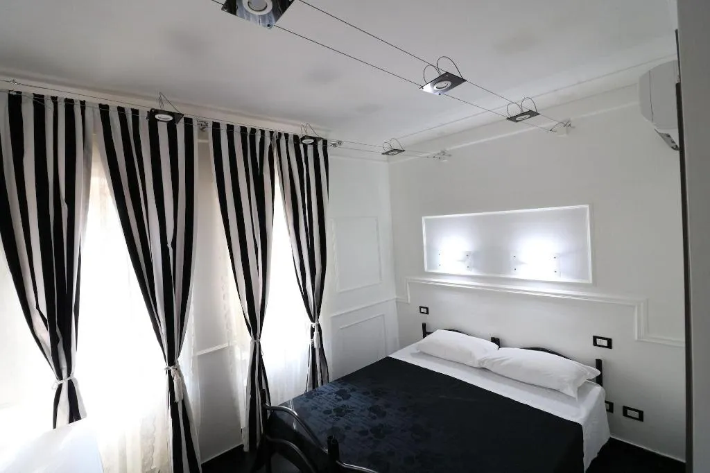 Room, Palace Rome, Rome