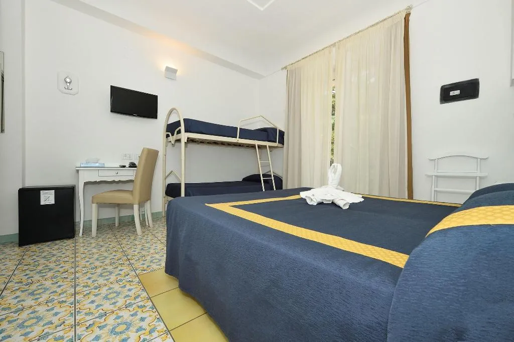 Room, Hotel Settebello, Naples